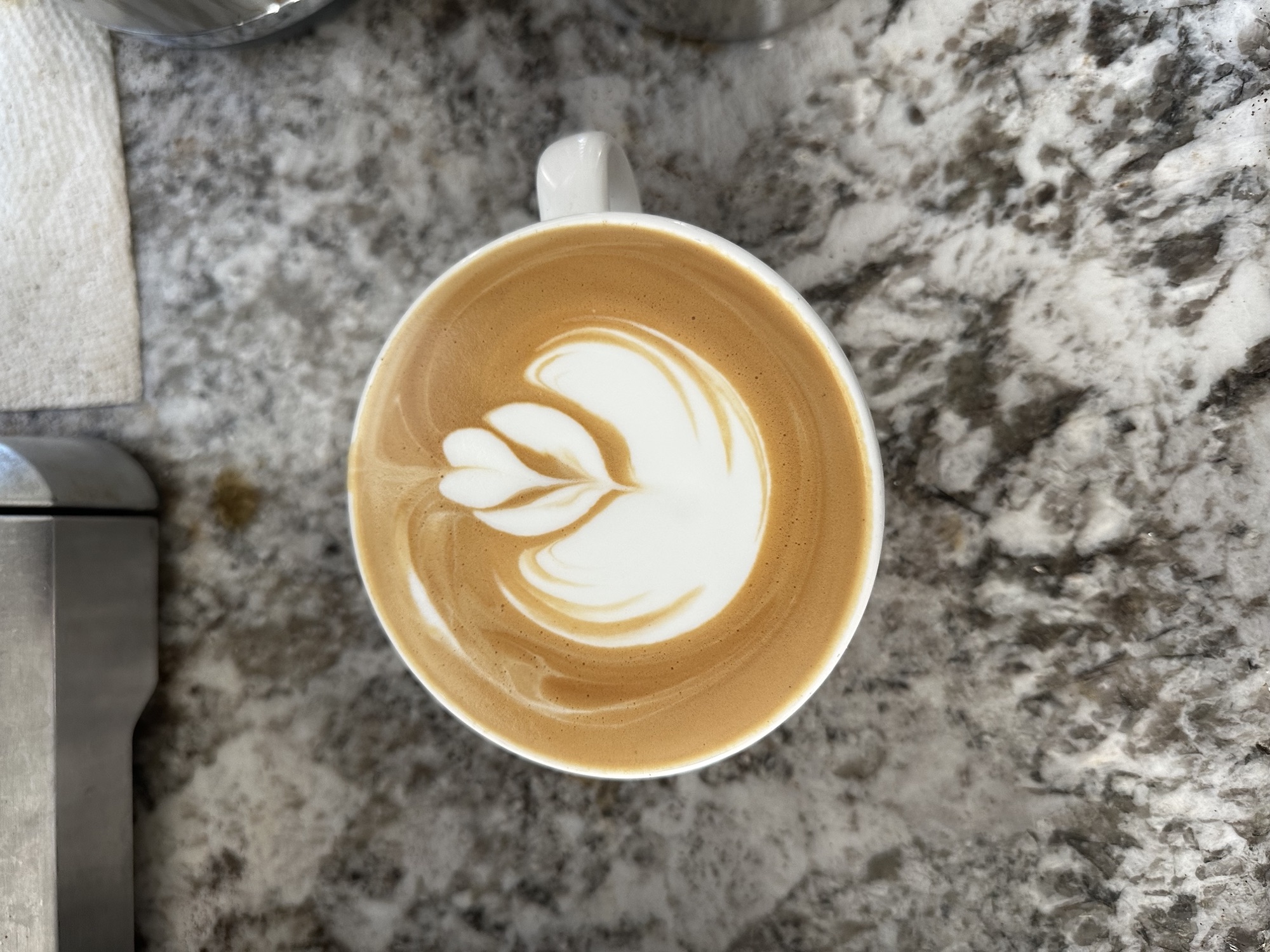 Latte art pour