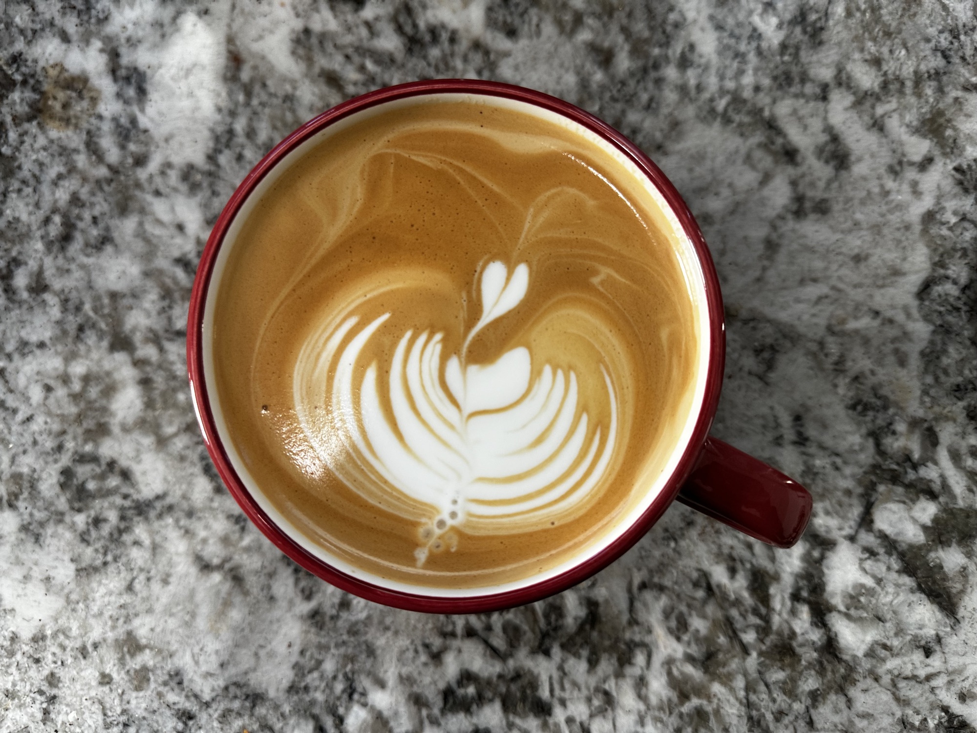 Latte art pour