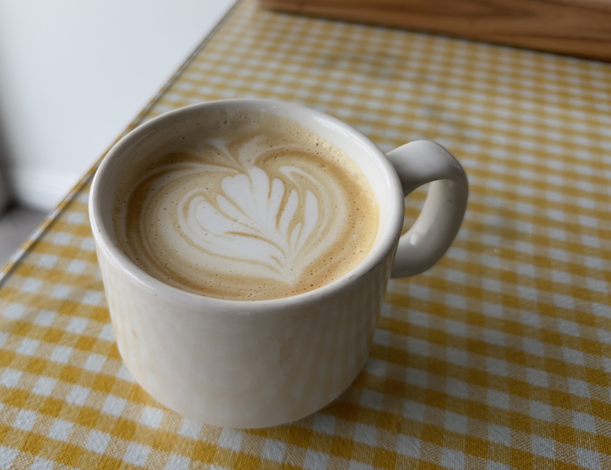 Latte art pour
